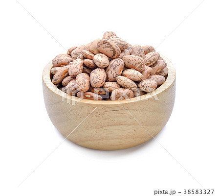 Pinto beans isolated on white background 38583327