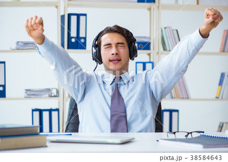 Sales assistant listening to music during lunch 38584643