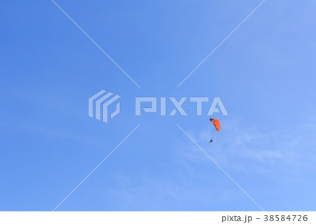 People play glider in the sky People play glider in the sky 38584726