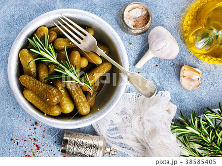 picled cucumber 38585405