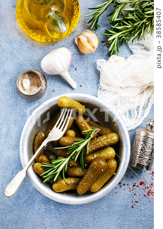 picled cucumber 38585407