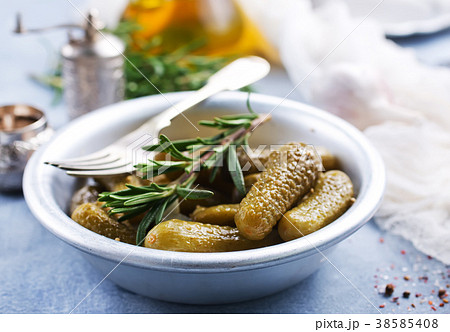 picled cucumber 38585408