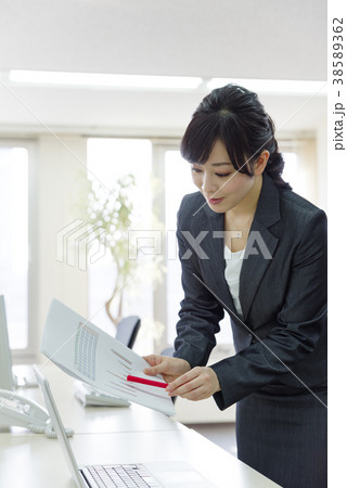 女性 ビジネスイメージ 女性 ビジネスイメージ 38589362