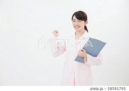 看護師　ナース　医療　女性　介護 38591793