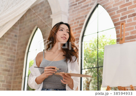 Concept Artist Beautiful girl. Beautiful women are creating art. 38594933