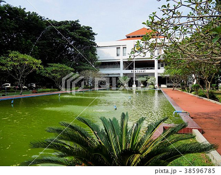 インドネシア スラバヤ工科大学(ITS)の本部 インドネシア スラバヤ工科大学(ITS)の本部 38596785