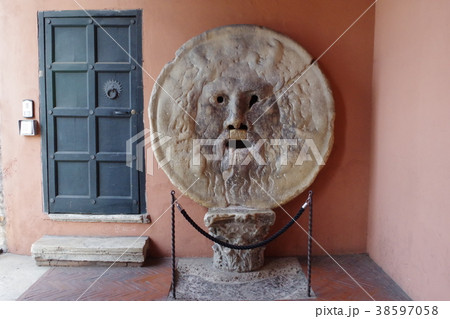 真実の口 38597058