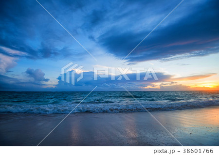 Sunset on tropical beach 38601766