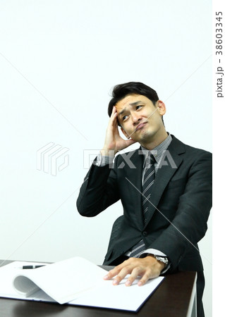 残業・疲労・ストレス 【男性会社員】 残業・疲労・ストレス 【男性会社員】 38603345
