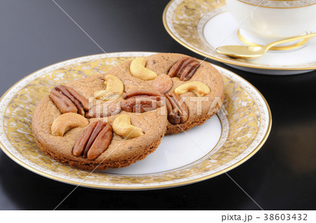 ナッツの入ったクッキー ナッツの入ったクッキー 38603432