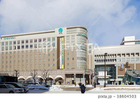 雪景色の札幌駅と大丸札幌店ル 雪景色の札幌駅と大丸札幌店ル 38604503