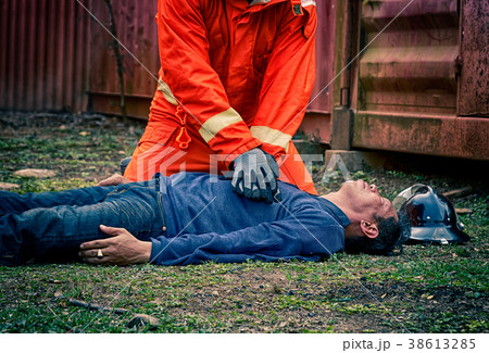 Firefighters save unconscious man from burnt place 38613285