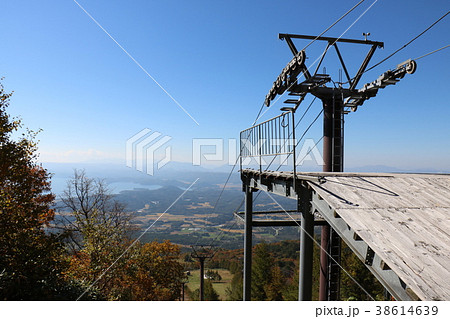 猪苗代リゾートスキー場のリフト乗り場から見る猪苗代湖 38614639