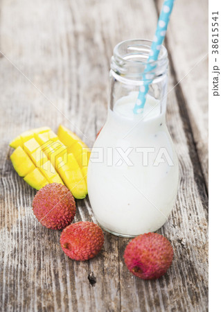 Smoothies with tropical fruits Smoothies with tropical fruits 38615541