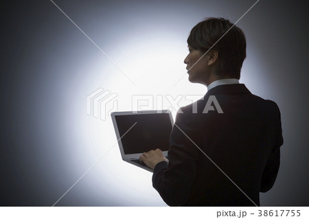 ビジネス　シルエット　男性　ビジネスマン 38617755