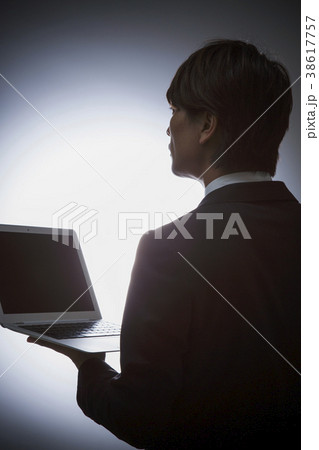 ビジネス　シルエット　男性　ビジネスマン 38617757
