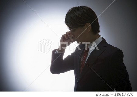 ビジネス　シルエット　男性　ビジネスマン 38617770
