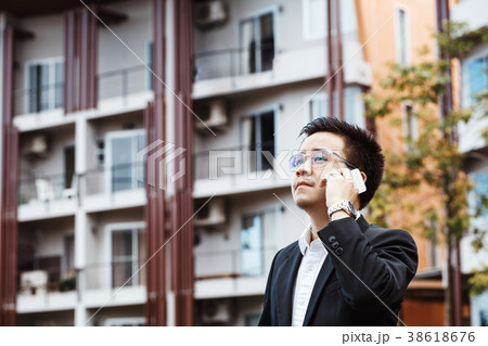 Concept Business - Business man serious talking 38618676