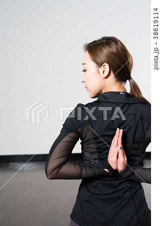 運動 ピラティス ストレッチ 38619114