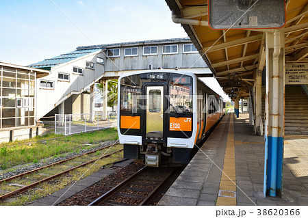 新潟　JR坂町駅に停車中のキハ120系 38620366