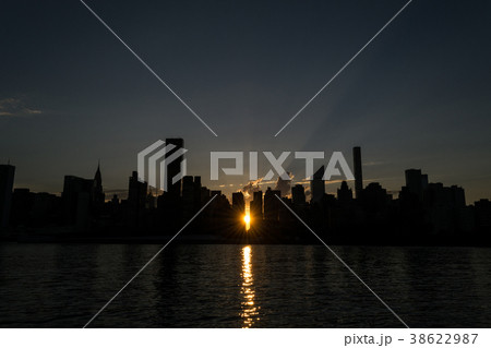 Skyline of midtown Manhattan at sunset Skyline of midtown Manhattan at sunset 38622987