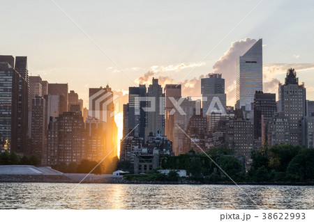 Skyline of midtown Manhattan at sunset Skyline of midtown Manhattan at sunset 38622993