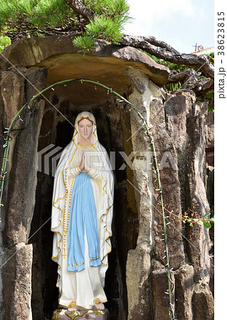 佐世保市 カトリック三浦町教会のルルドの聖母マリア像の写真素材
