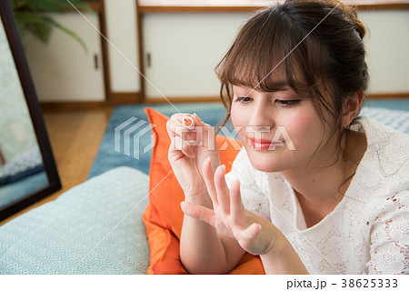 コスメ　女性 38625333