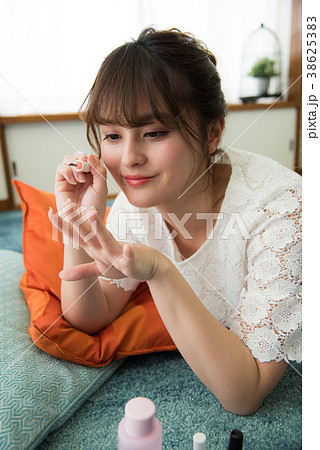 コスメ　女性 38625383