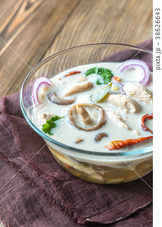 Glass bowl of thai tom kha kai soup 38626643