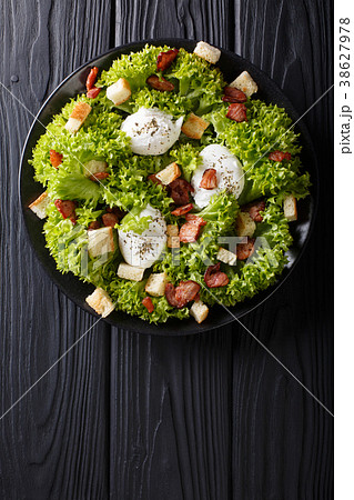 Gourmet salad Lyonnaise with lettuce, crispy bacon 38627978