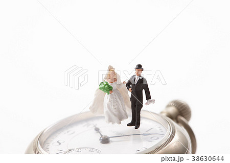 ミニチュア人形の結婚式の写真素材