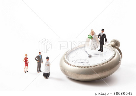 ミニチュア人形の結婚式の写真素材