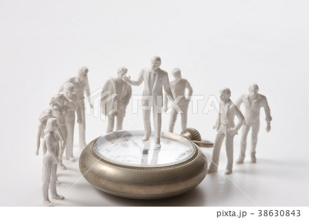 時計とミニチュア人形 38630843