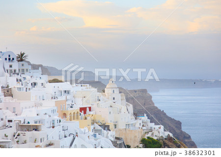 サントリーニ島朝のティラ02 38632301
