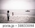 浜辺で遊ぶ子供たち 38633098