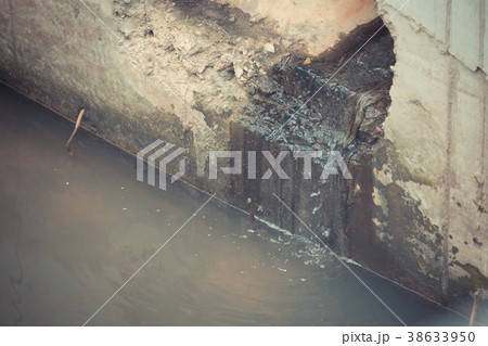 Toxic water running Toxic water running 38633950