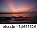 トンレサップ湖の夕日　水面 38635626