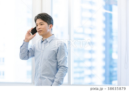 カジュアルオフィスイメージ　ビジネスイメージ　私服　会社員 38635879