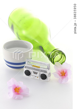 花見 日本酒 ラジカセ 花見 日本酒 ラジカセ 38635950