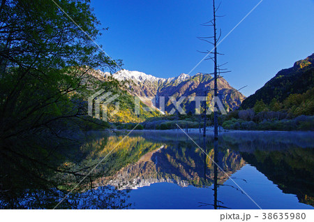 上高地-大正池と穂高連峰 上高地-大正池と穂高連峰 38635980