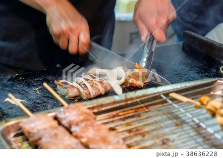 Hand cook using knife cutting squid slices 38636228