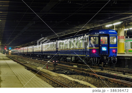 宇都宮駅に停車中の寝台特急北斗星 38636472