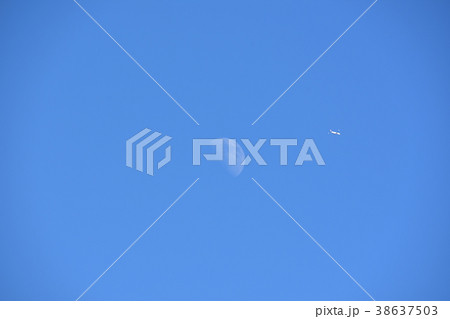 月と飛行機 38637503