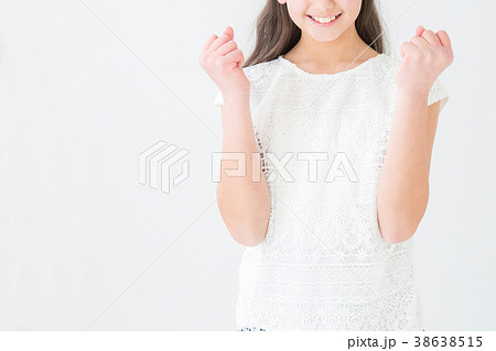 ガッツポーズする女の子の写真素材