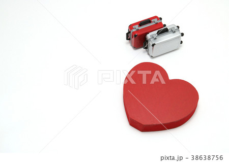 スーツケースとハート 38638756