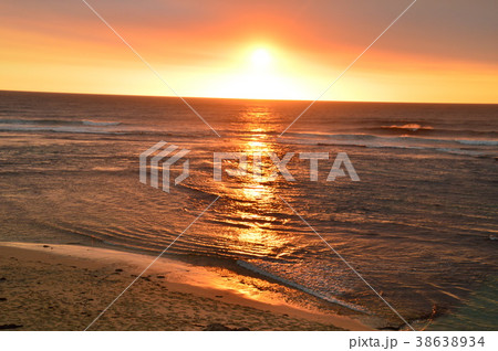 インド洋に沈む夕日 インド洋に沈む夕日 38638934