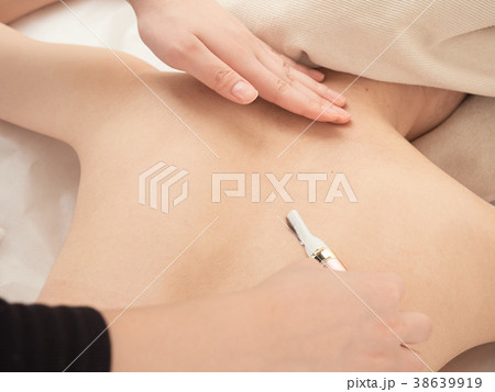 脱毛前の剃毛 38639919