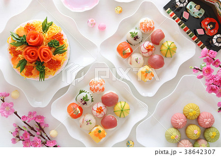 ひな祭り 手まり寿司 ケーキ寿司の写真素材