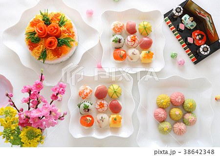 ひな祭り 手まり寿司 ケーキ寿司の写真素材